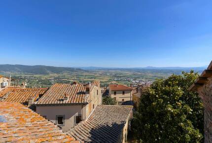 Charming Tuscan Getaway - Cortona, Italy