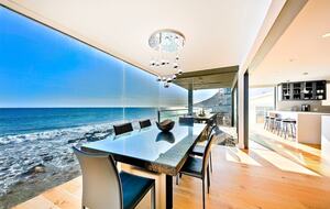 Malibu Modern Paradise | Oceanfront with amazing views and spa