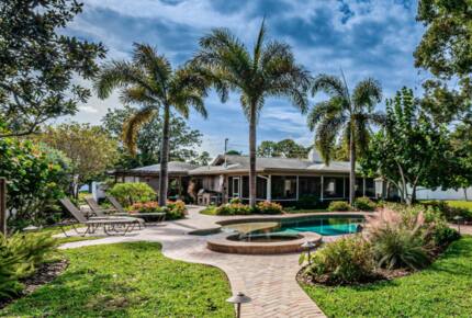 Dunedin Tropical Getaway with a Pool - Dunedin, Florida