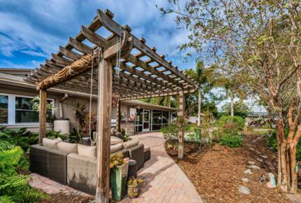 Dunedin Tropical Getaway with a Pool - Dunedin, Florida