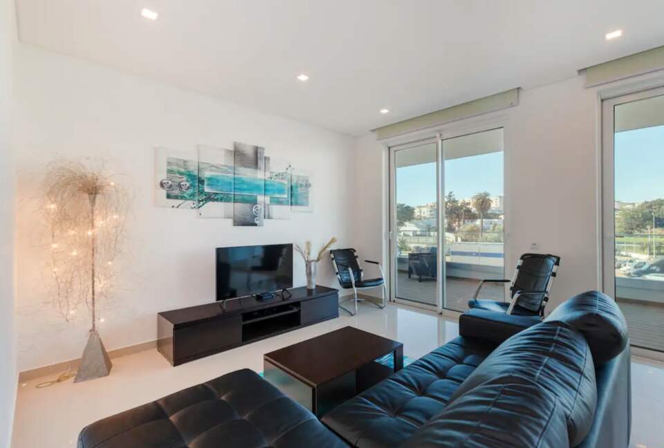 Modern 3-Bedroom Marina Getaway - Lagos, Portugal