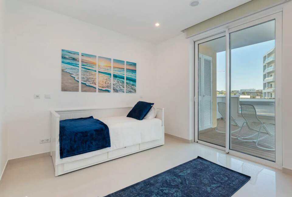 Modern 3-Bedroom Marina Getaway - Lagos, Portugal