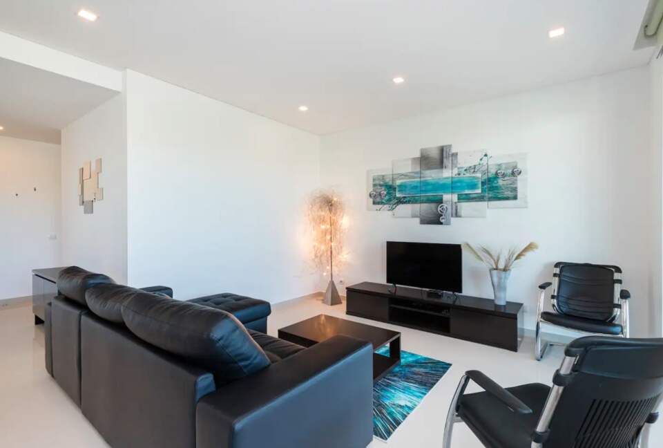 Modern 3-Bedroom Marina Getaway - Lagos, Portugal