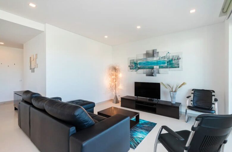 Modern 3-Bedroom Marina Getaway - Lagos, Portugal