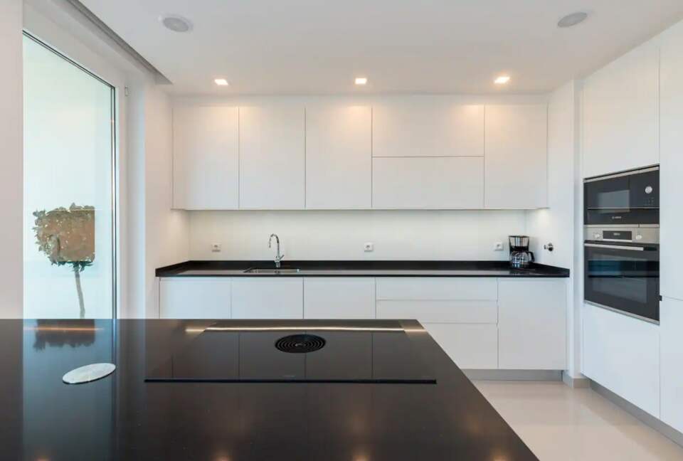 Modern 3-Bedroom Marina Getaway - Lagos, Portugal