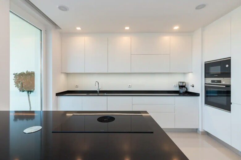 Modern 3-Bedroom Marina Getaway - Lagos, Portugal