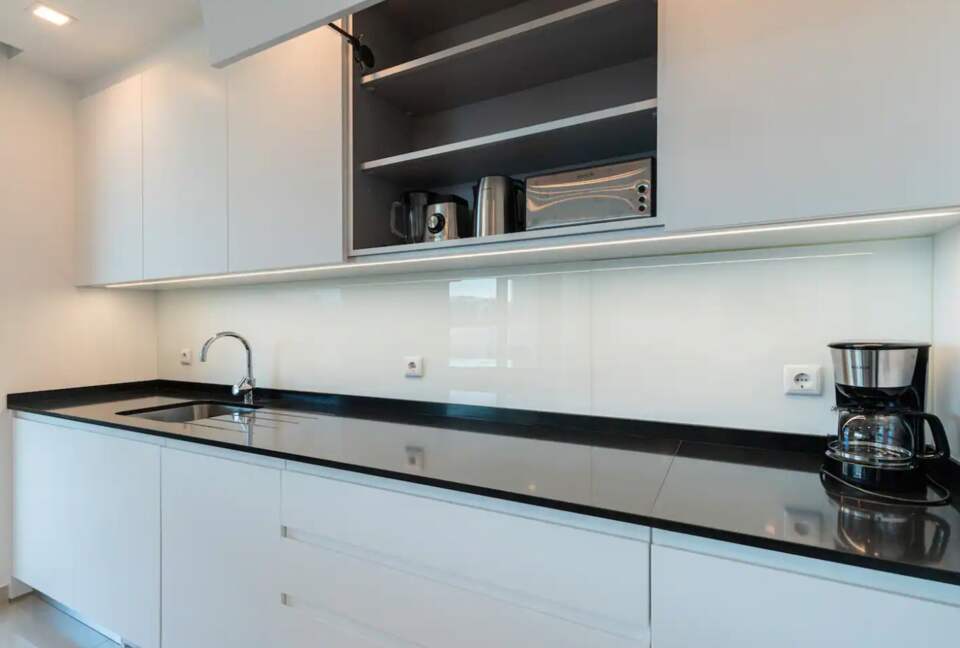 Modern 3-Bedroom Marina Getaway - Lagos, Portugal