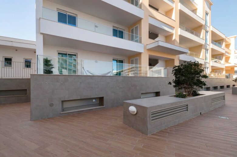 Modern 3-Bedroom Marina Getaway - Lagos, Portugal