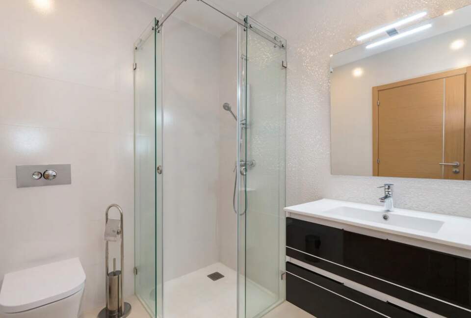 Modern 3-Bedroom Marina Getaway - Lagos, Portugal