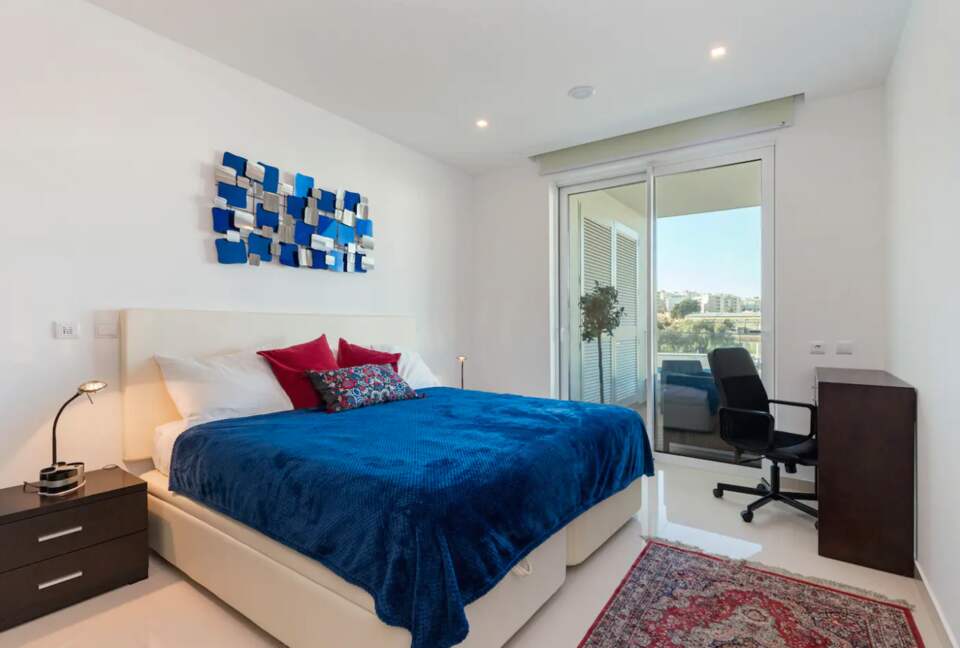 Modern 3-Bedroom Marina Getaway - Lagos, Portugal