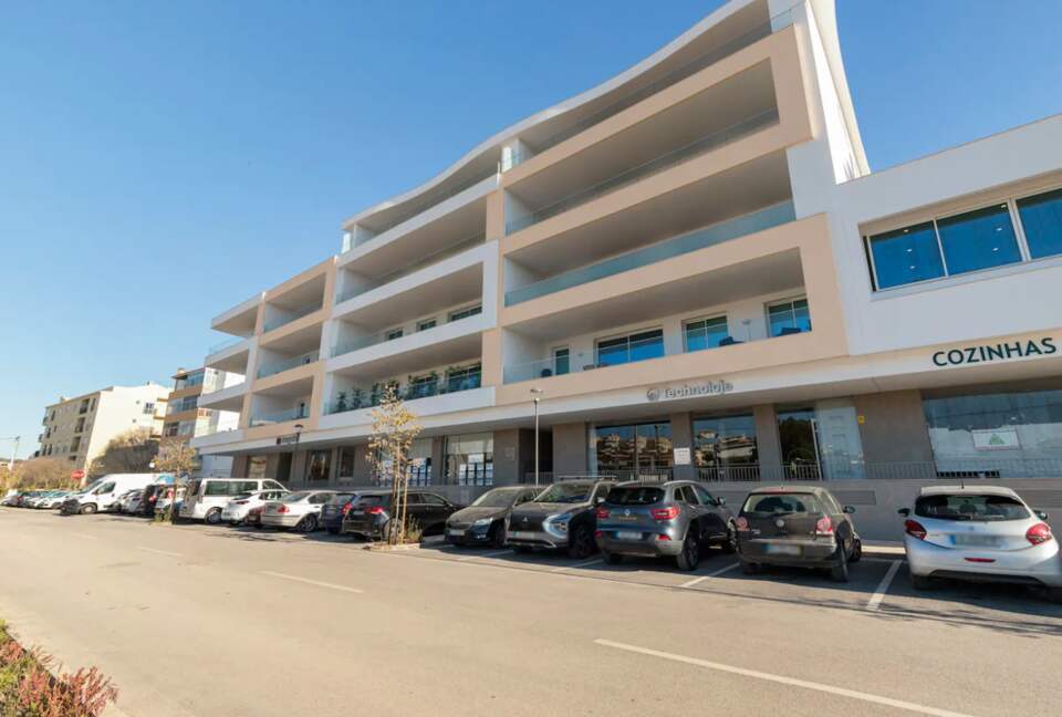 Modern 3-Bedroom Marina Getaway - Lagos, Portugal