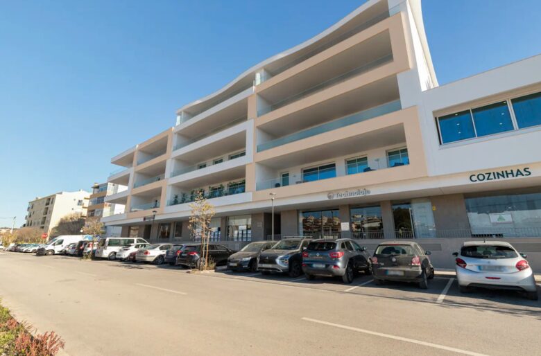 Modern 3-Bedroom Marina Getaway - Lagos, Portugal
