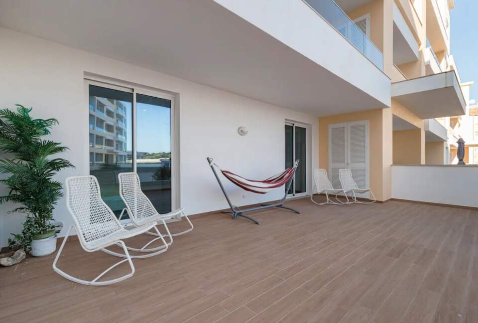 Modern 3-Bedroom Marina Getaway - Lagos, Portugal