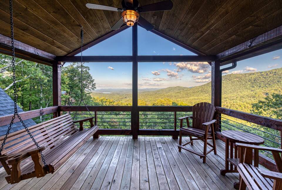Luxury Mountain and Lake View Cabin - Blue Ridge, Georgia