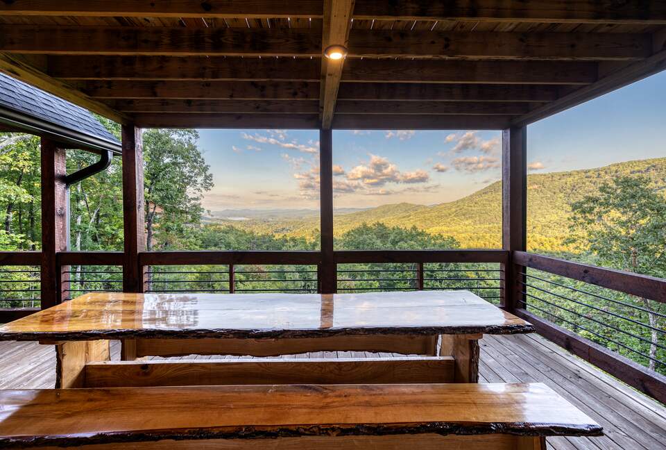 Luxury Mountain and Lake View Cabin - Blue Ridge, Georgia