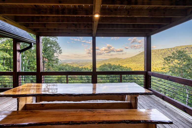Luxury Mountain and Lake View Cabin - Blue Ridge, Georgia