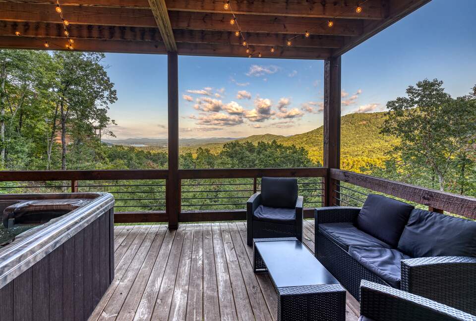 Luxury Mountain and Lake View Cabin - Blue Ridge, Georgia