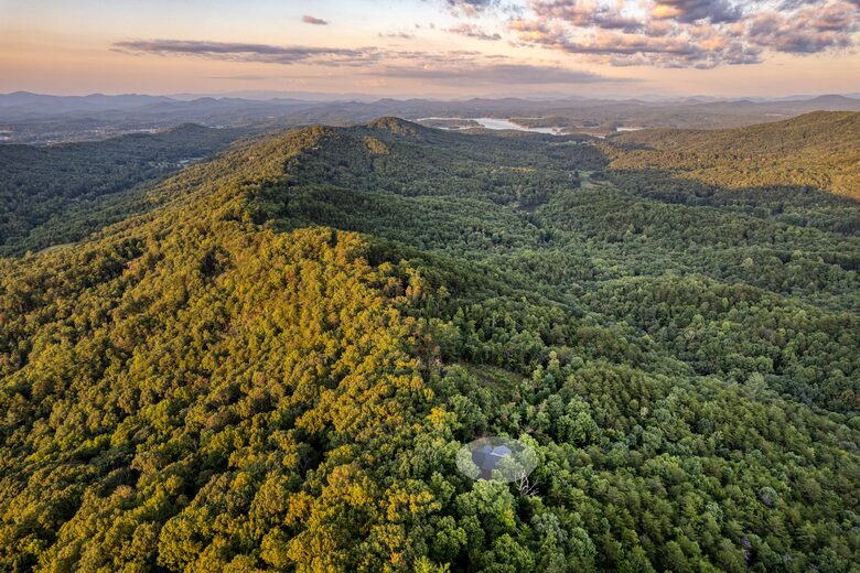 Luxury Mountain and Lake View Cabin - Blue Ridge, Georgia