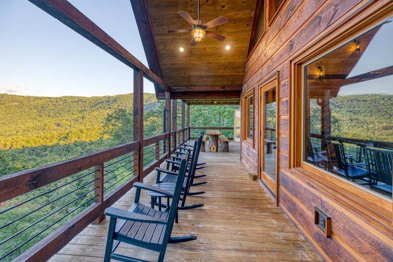 Luxury Mountain and Lake View Cabin - Blue Ridge, Georgia