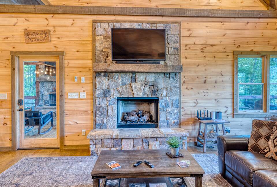 Luxury Mountain and Lake View Cabin - Blue Ridge, Georgia