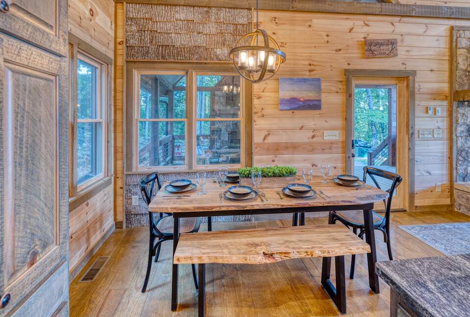 Luxury Mountain and Lake View Cabin - Blue Ridge, Georgia