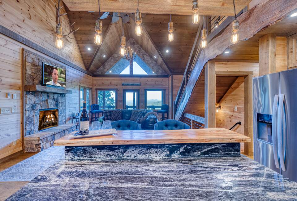 Luxury Mountain and Lake View Cabin - Blue Ridge, Georgia
