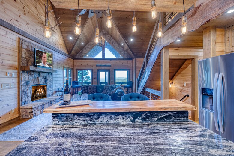 Luxury Mountain and Lake View Cabin - Blue Ridge, Georgia