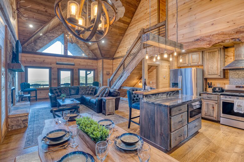 Luxury Mountain and Lake View Cabin - Blue Ridge, Georgia