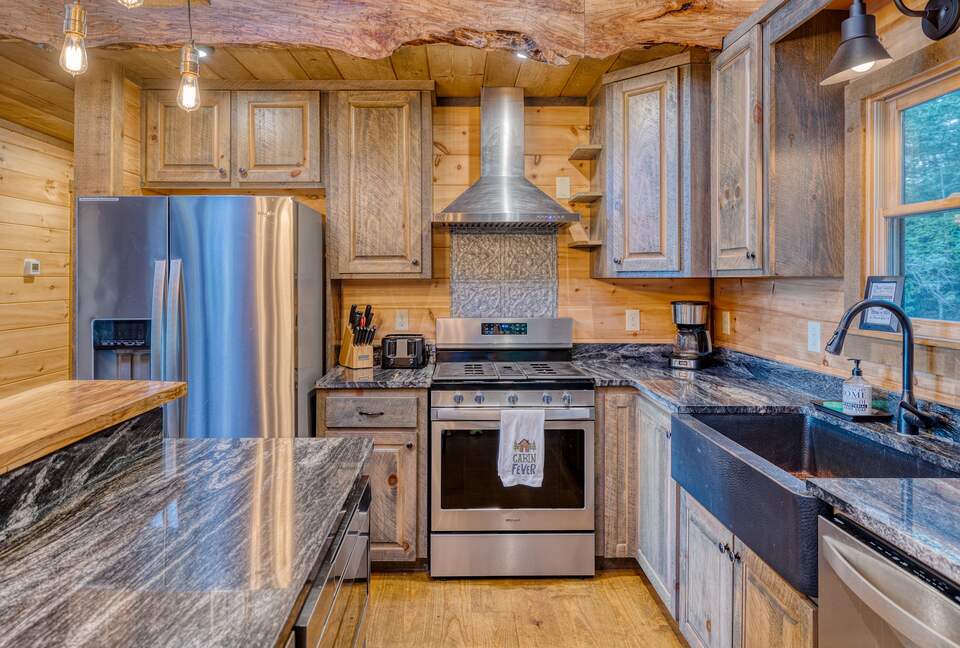 Luxury Mountain and Lake View Cabin - Blue Ridge, Georgia