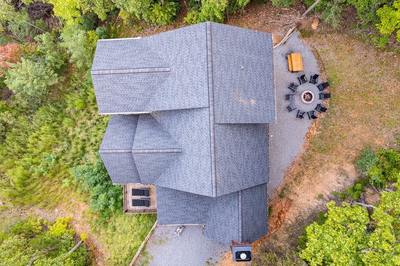 Luxury Mountain and Lake View Cabin - Blue Ridge, Georgia