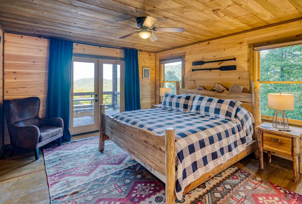 Luxury Mountain and Lake View Cabin - Blue Ridge, Georgia