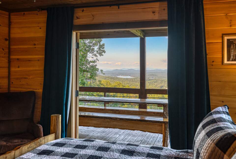 Luxury Mountain and Lake View Cabin - Blue Ridge, Georgia