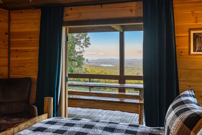 Luxury Mountain and Lake View Cabin - Blue Ridge, Georgia
