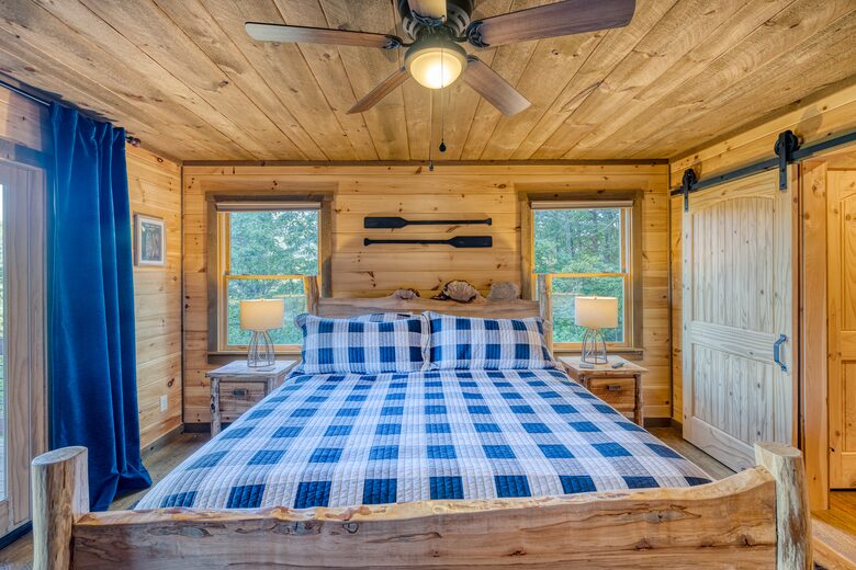 Luxury Mountain and Lake View Cabin - Blue Ridge, Georgia