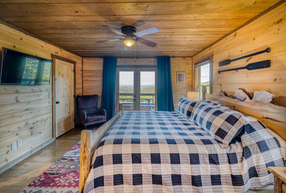 Luxury Mountain and Lake View Cabin - Blue Ridge, Georgia