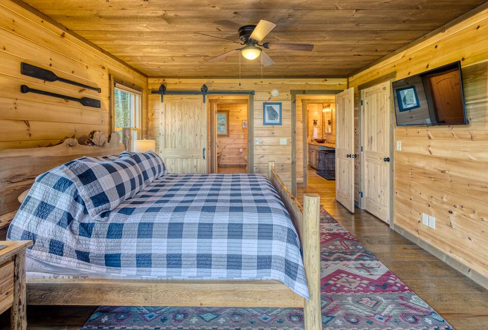 Luxury Mountain and Lake View Cabin - Blue Ridge, Georgia