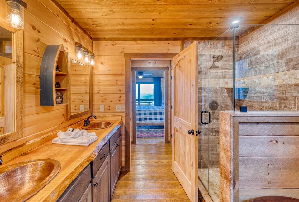 Luxury Mountain and Lake View Cabin - Blue Ridge, Georgia