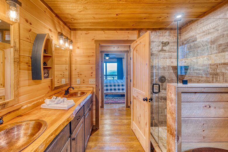 Luxury Mountain and Lake View Cabin - Blue Ridge, Georgia