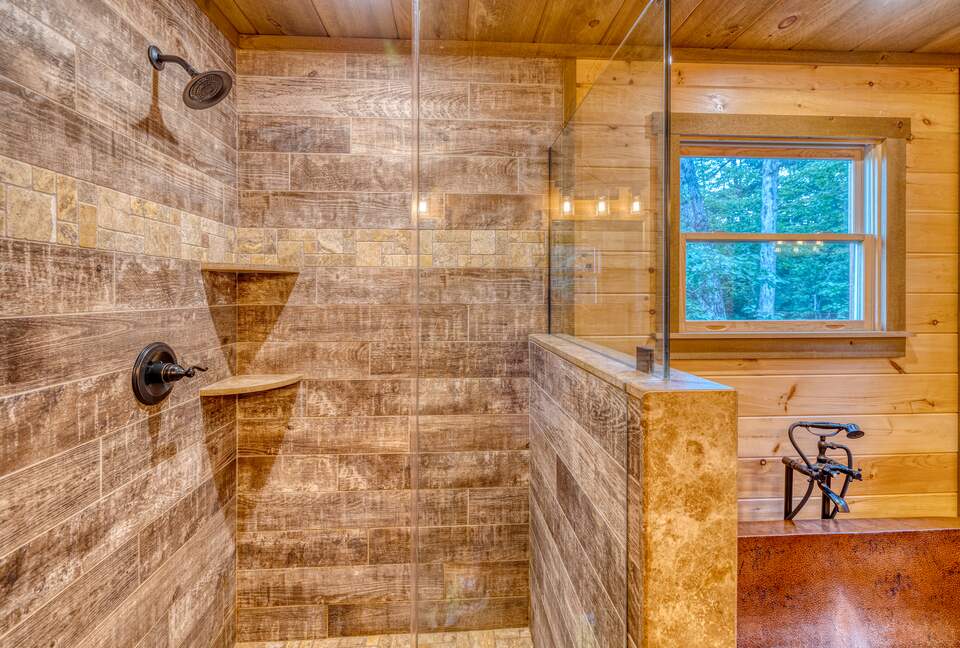 Luxury Mountain and Lake View Cabin - Blue Ridge, Georgia