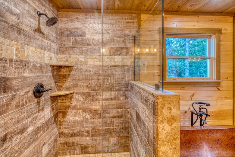 Luxury Mountain and Lake View Cabin - Blue Ridge, Georgia