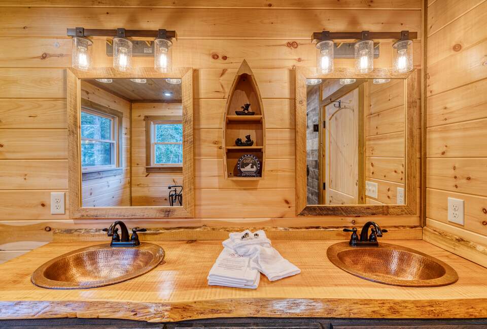 Luxury Mountain and Lake View Cabin - Blue Ridge, Georgia