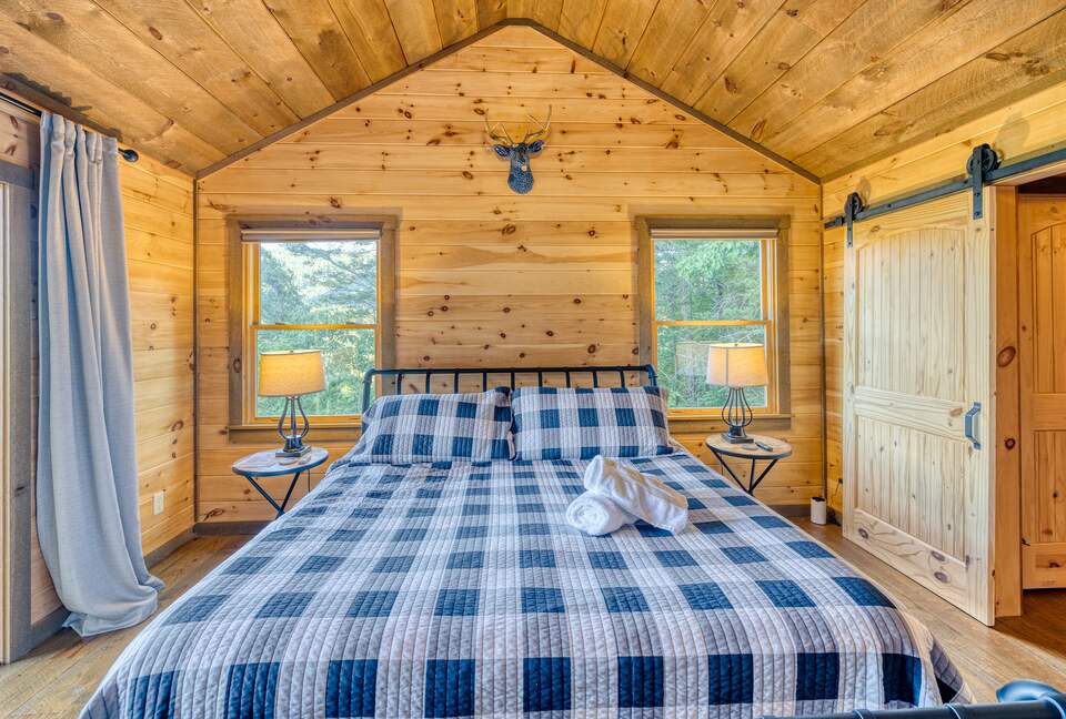 Luxury Mountain and Lake View Cabin - Blue Ridge, Georgia