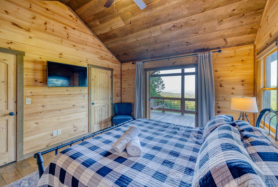 Luxury Mountain and Lake View Cabin - Blue Ridge, Georgia