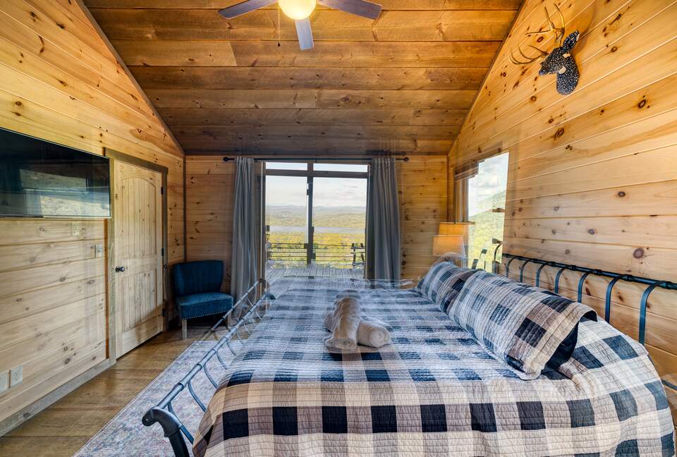 Luxury Mountain and Lake View Cabin - Blue Ridge, Georgia