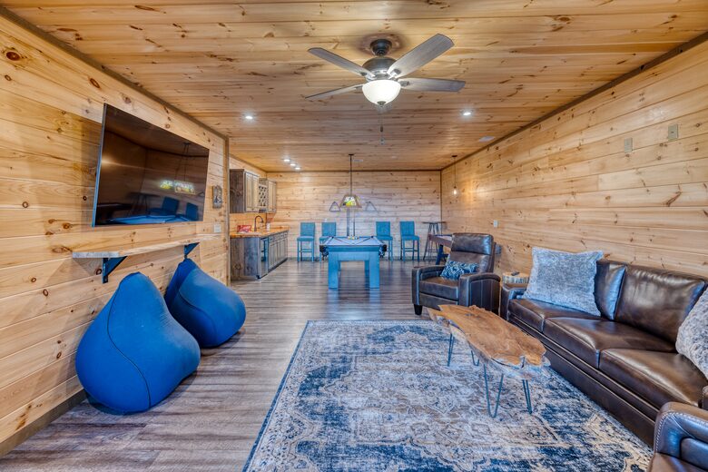 Luxury Mountain and Lake View Cabin - Blue Ridge, Georgia