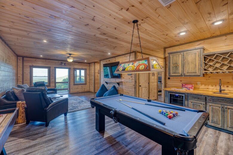 Luxury Mountain and Lake View Cabin - Blue Ridge, Georgia