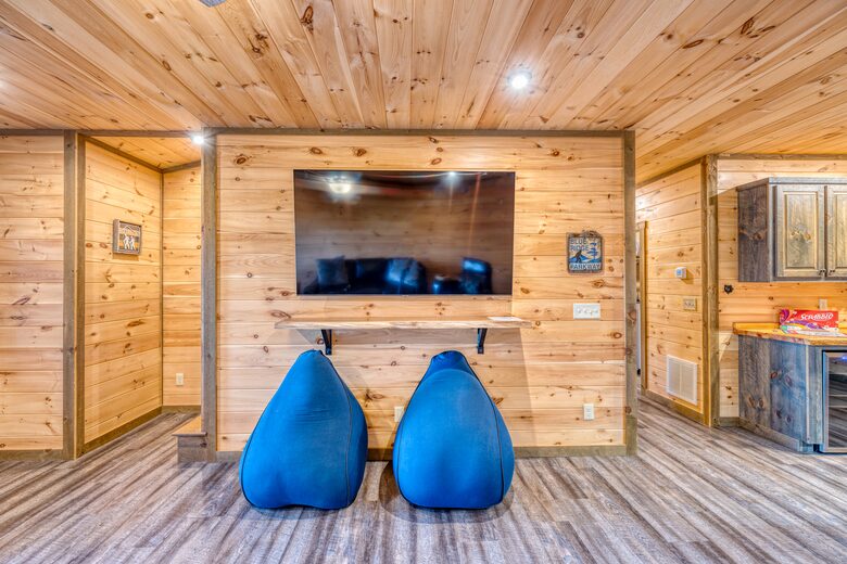 Luxury Mountain and Lake View Cabin - Blue Ridge, Georgia