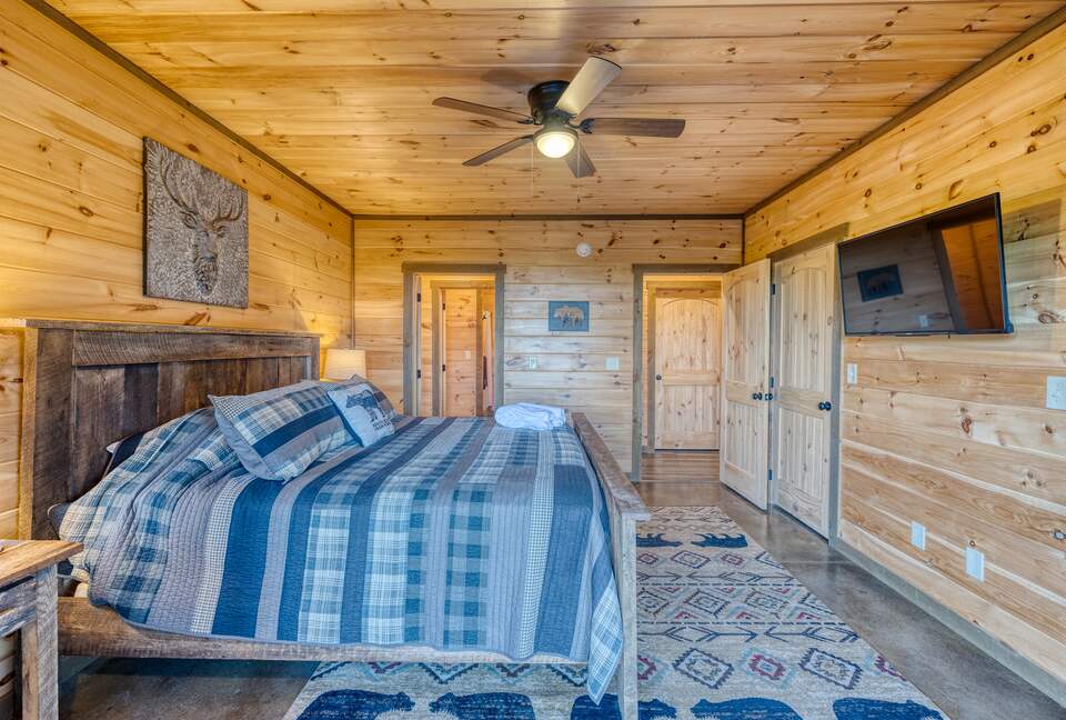 Luxury Mountain and Lake View Cabin - Blue Ridge, Georgia