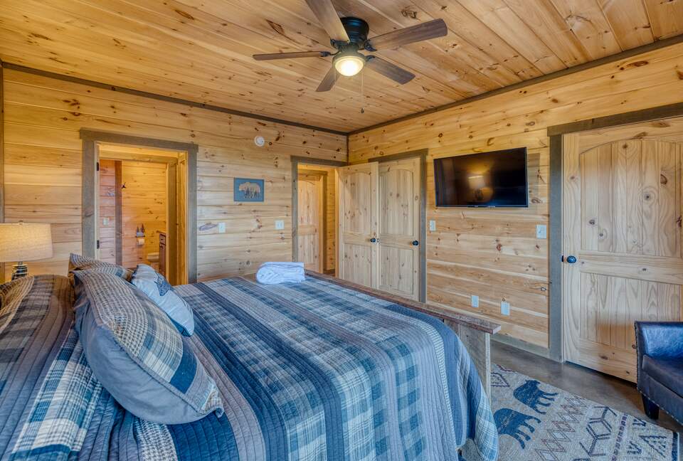 Luxury Mountain and Lake View Cabin - Blue Ridge, Georgia
