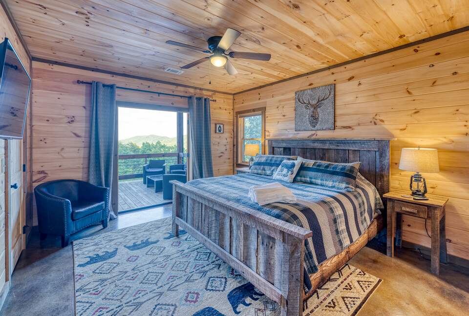 Luxury Mountain and Lake View Cabin - Blue Ridge, Georgia